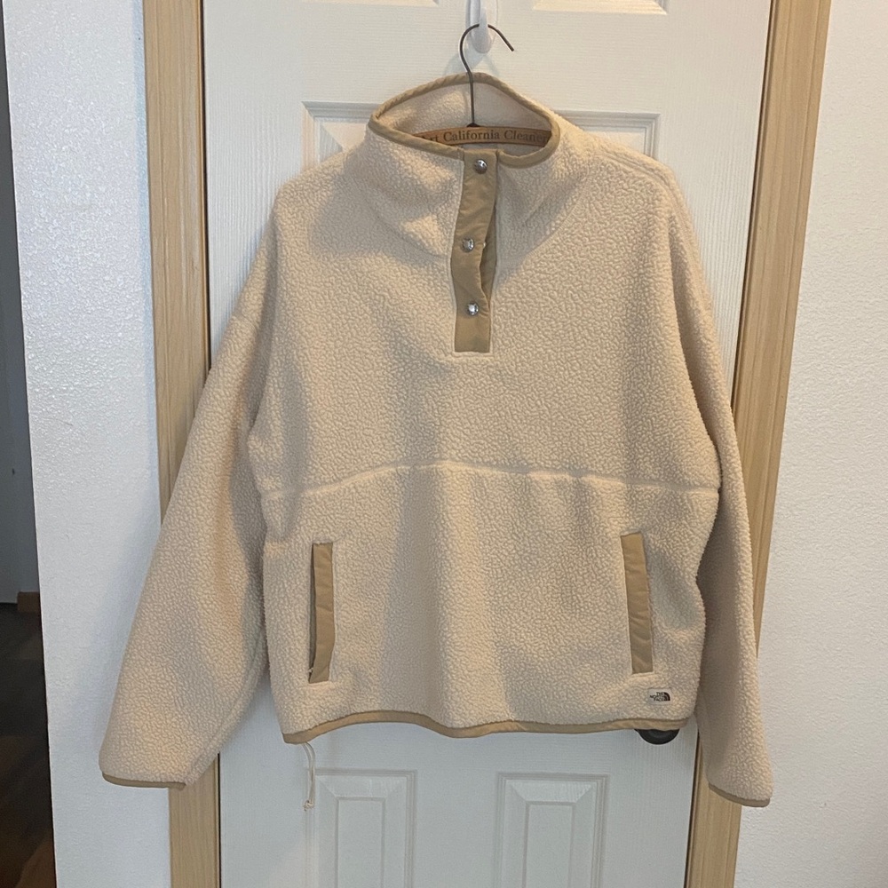 The North Face Women's Cragmont Fleece 1/4 Snap Pullover.